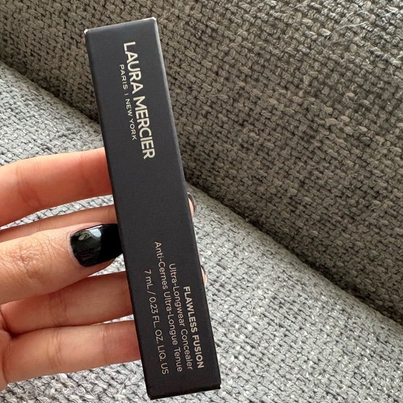 Brand New Laura Mercier Flawless Fusion Concealer – Shade 1.5W(never opened ) - Picture 2 of 11
